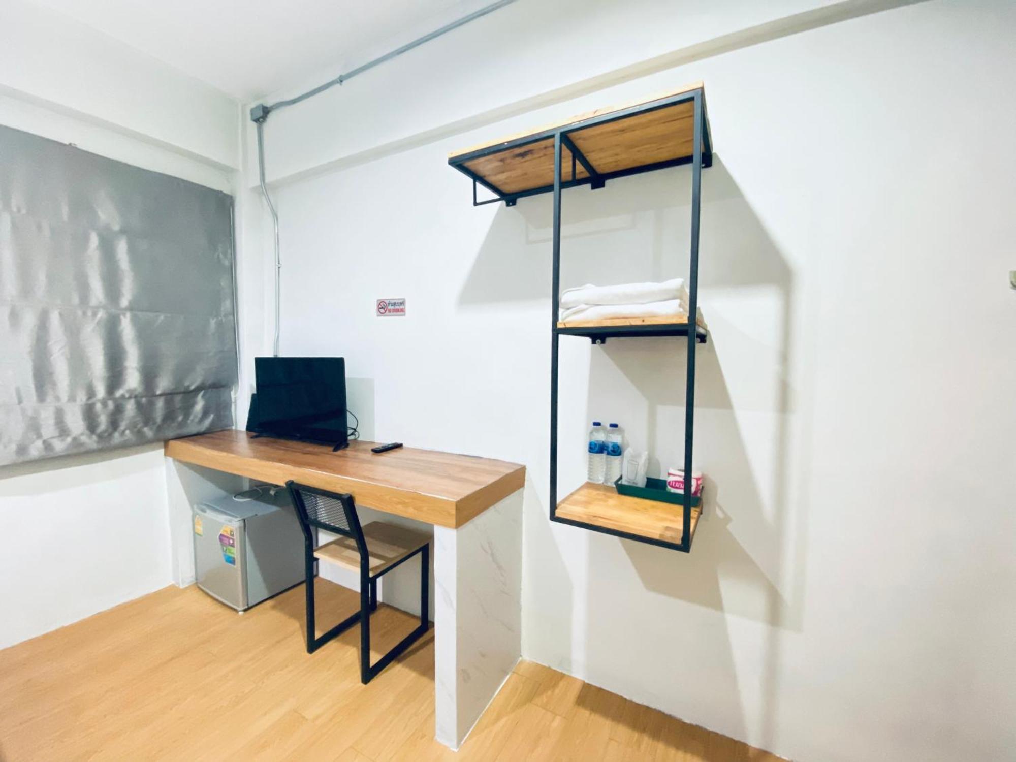 ซับรูมโฮเทล Subroom Hotel Сурат Тхани Екстериор снимка