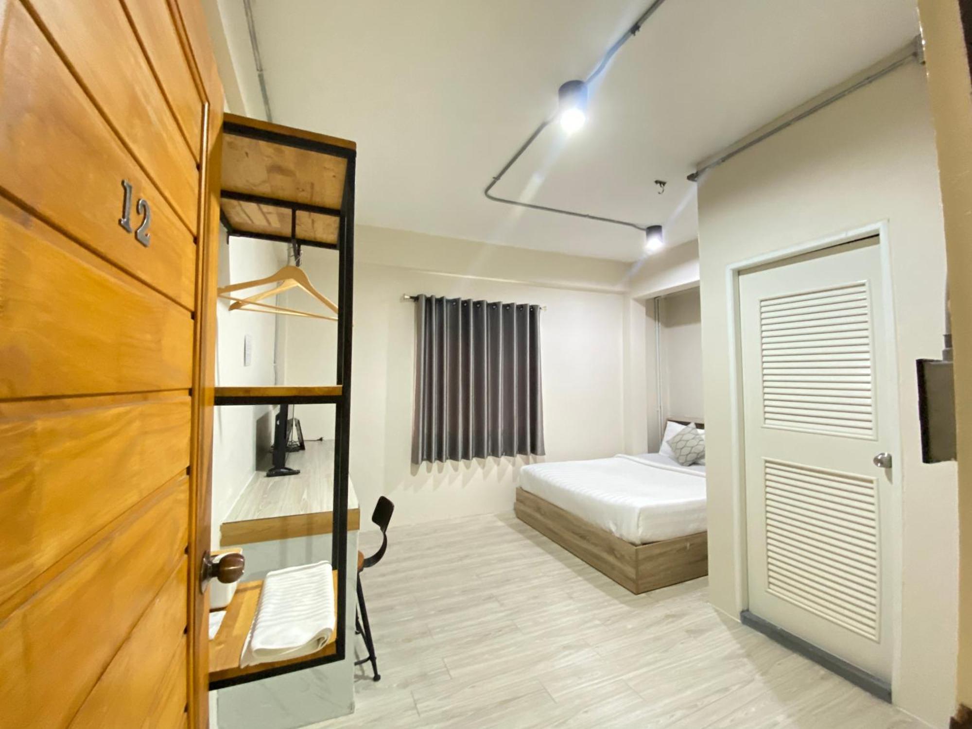 ซับรูมโฮเทล Subroom Hotel Сурат Тхани Екстериор снимка