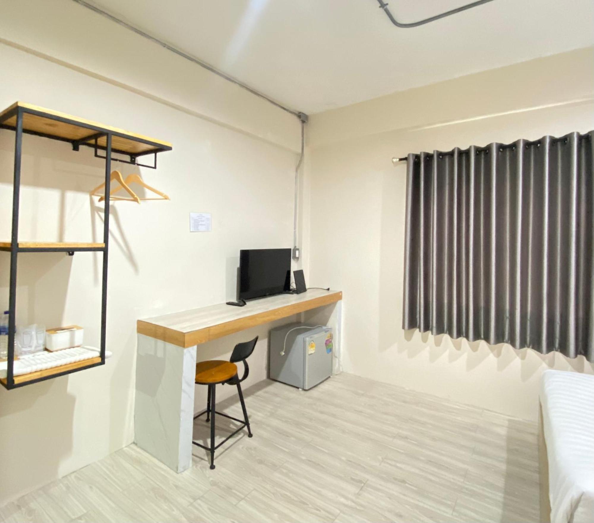 ซับรูมโฮเทล Subroom Hotel Сурат Тхани Екстериор снимка