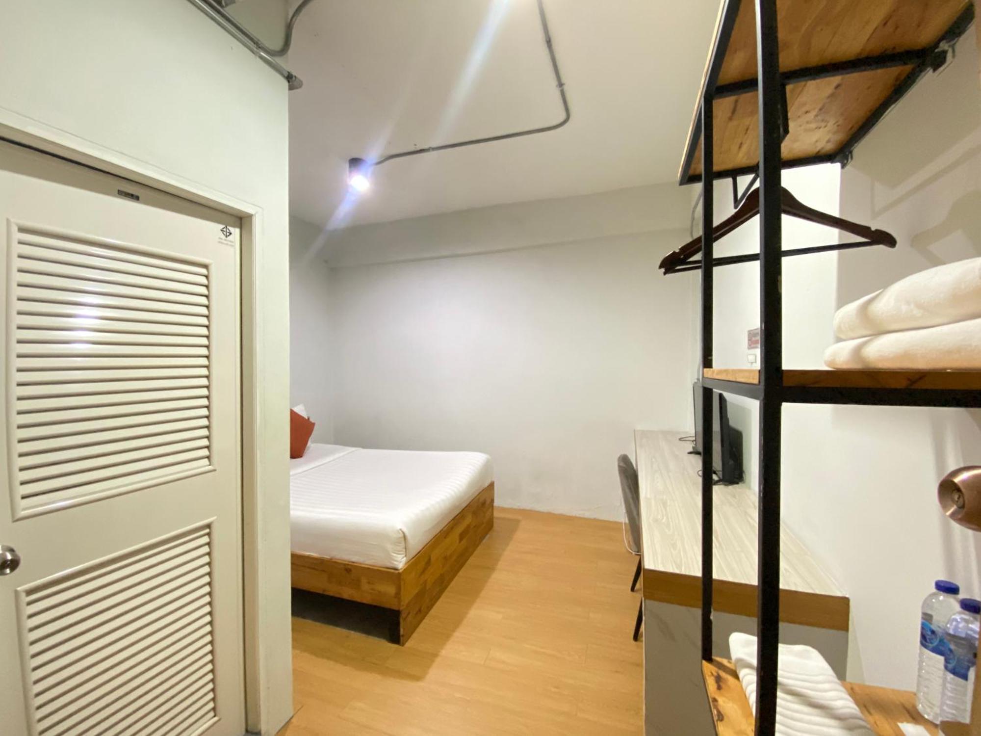 ซับรูมโฮเทล Subroom Hotel Сурат Тхани Екстериор снимка