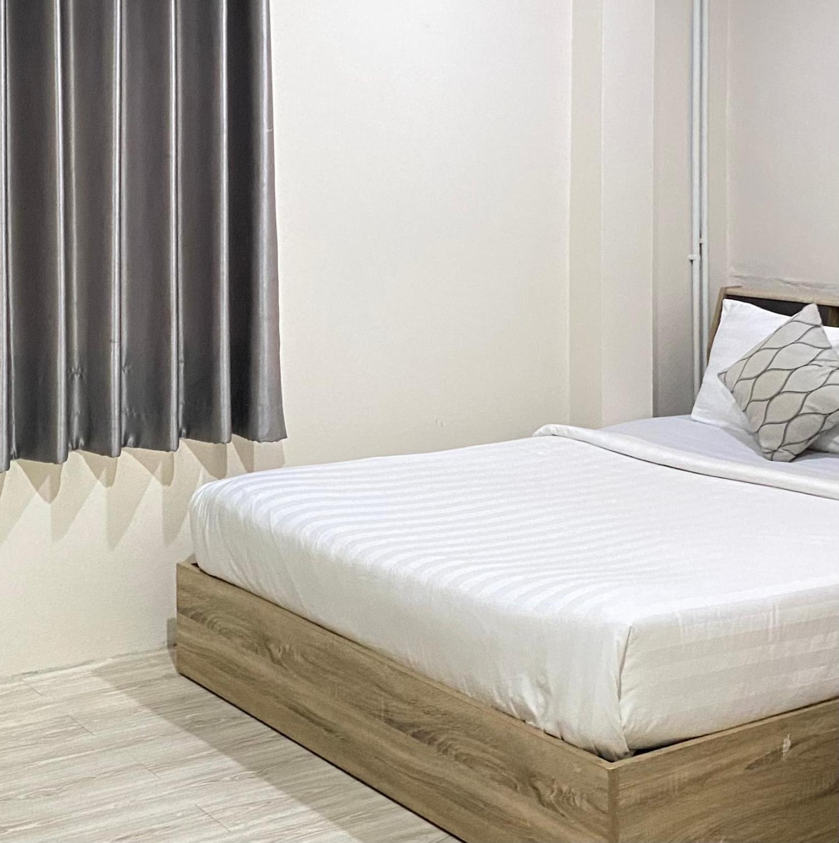 ซับรูมโฮเทล Subroom Hotel Сурат Тхани Екстериор снимка