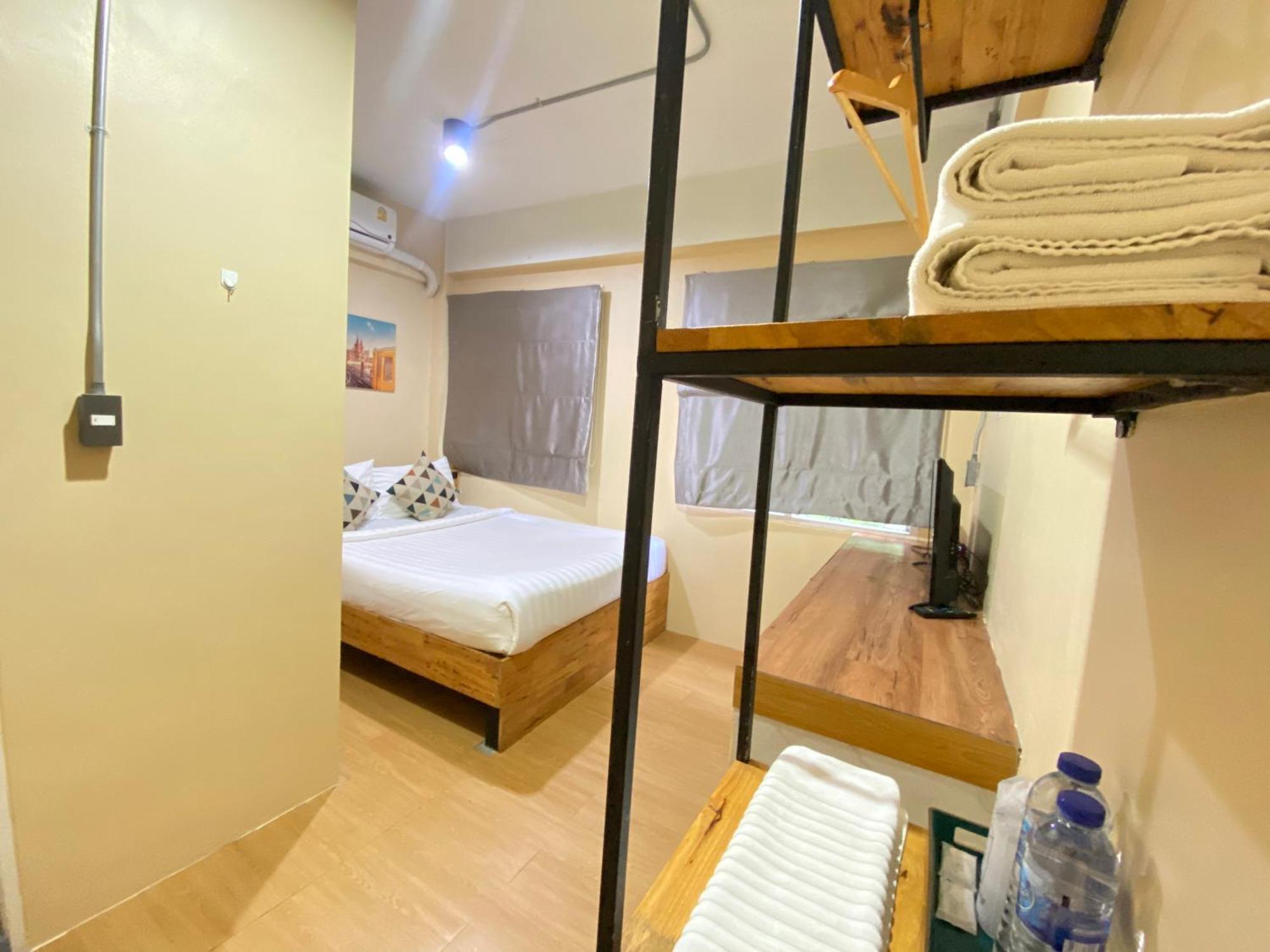 ซับรูมโฮเทล Subroom Hotel Сурат Тхани Екстериор снимка