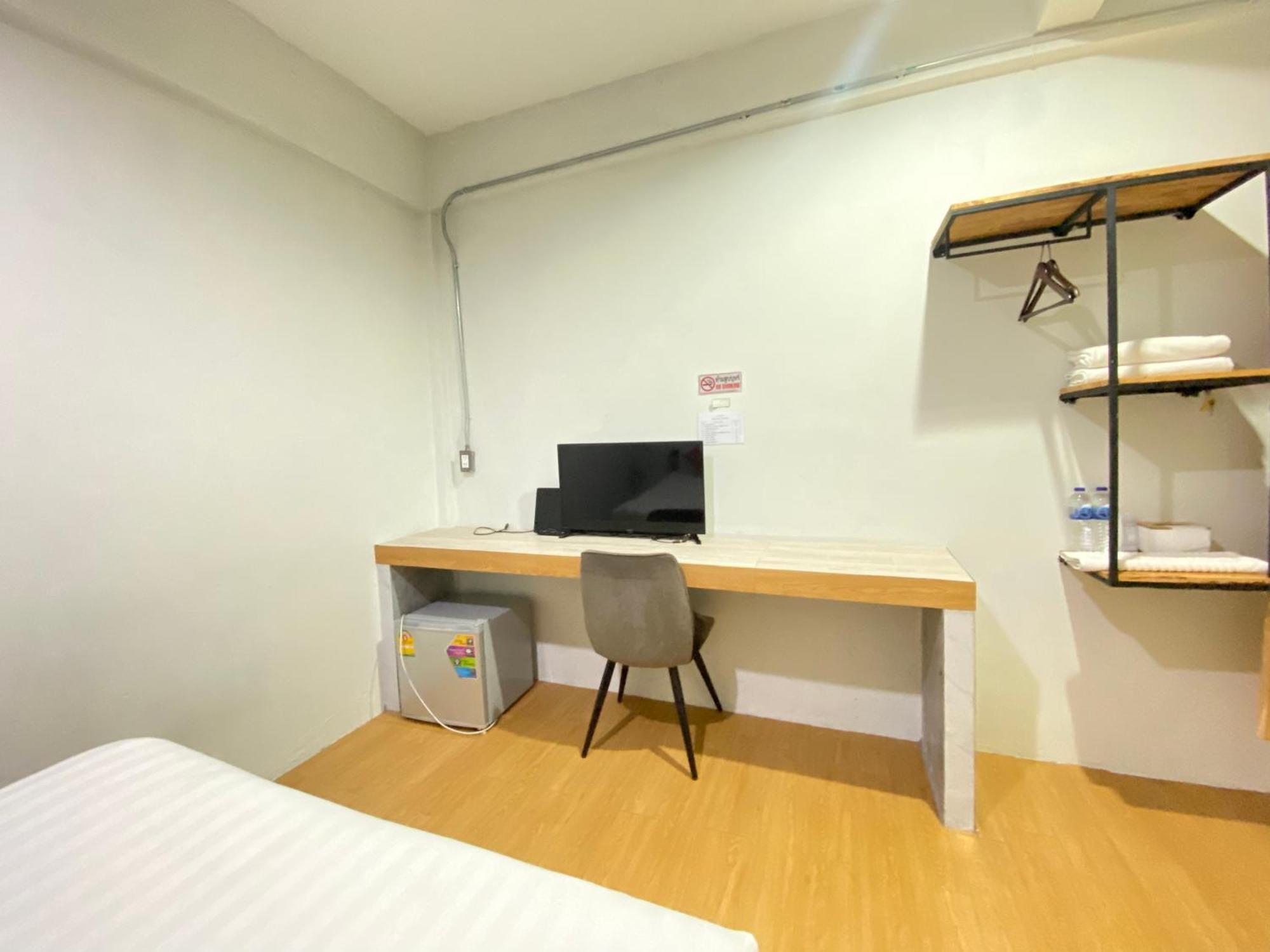 ซับรูมโฮเทล Subroom Hotel Сурат Тхани Екстериор снимка
